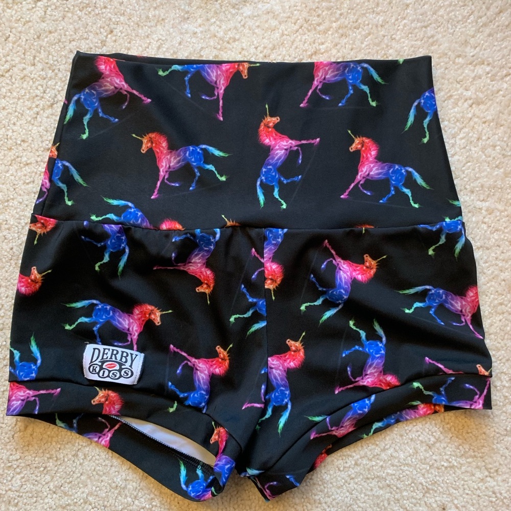 Derby kiss unicorn shorts